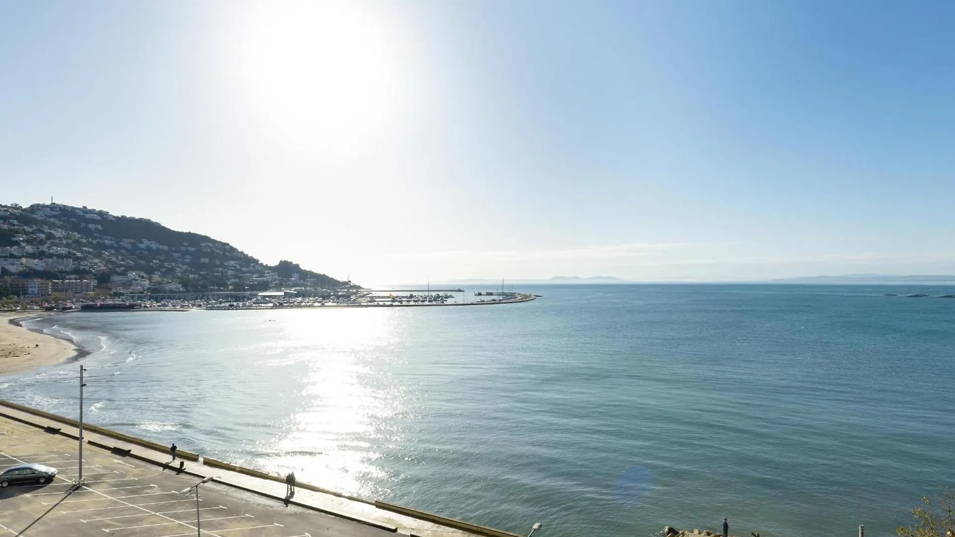 Estudio Luminoso En Primera Linea De Mar, Con Vistas Y Todas Comodidades En El Centro De Roses. - Es-228-99 Apartmán Roses