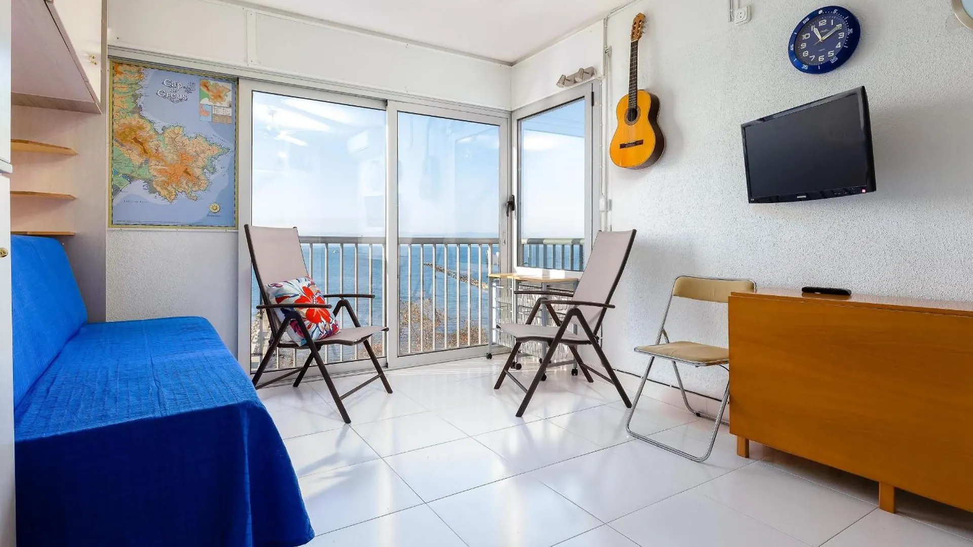 Estudio Luminoso En Primera Linea De Mar, Con Vistas Y Todas Comodidades En El Centro De Roses. - Es-228-99 Roses